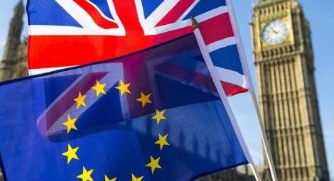 Parlamentul britanic a aprobat acordul privind Brexitul convenit cu UE, dar nu şi dezbaterea în procedură de urgenţă a legii pe această temă/Comisia Europeană transmite că aşteaptă ca Marea Britanie să anunţe care sunt următorii paşi