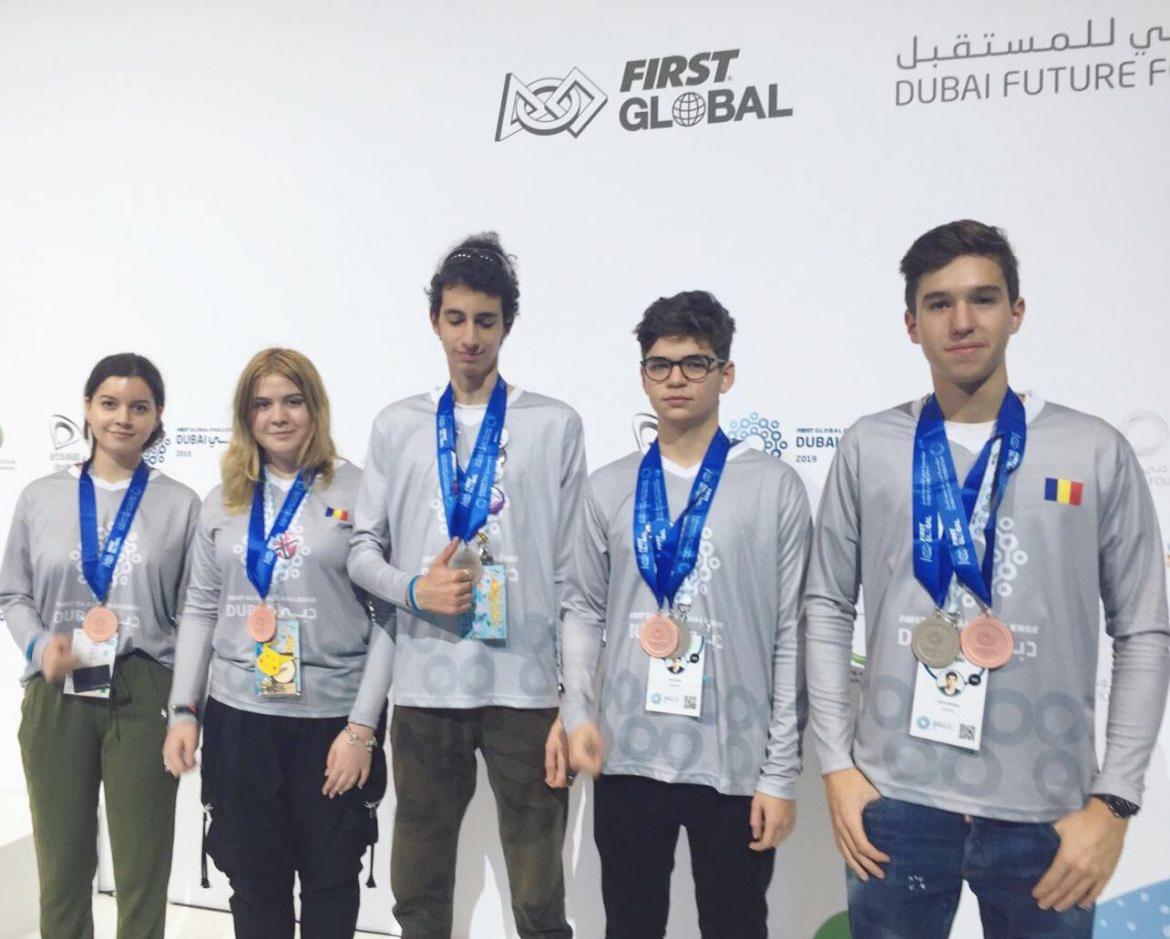 România câștigă două medalii la competiția mondială de robotică