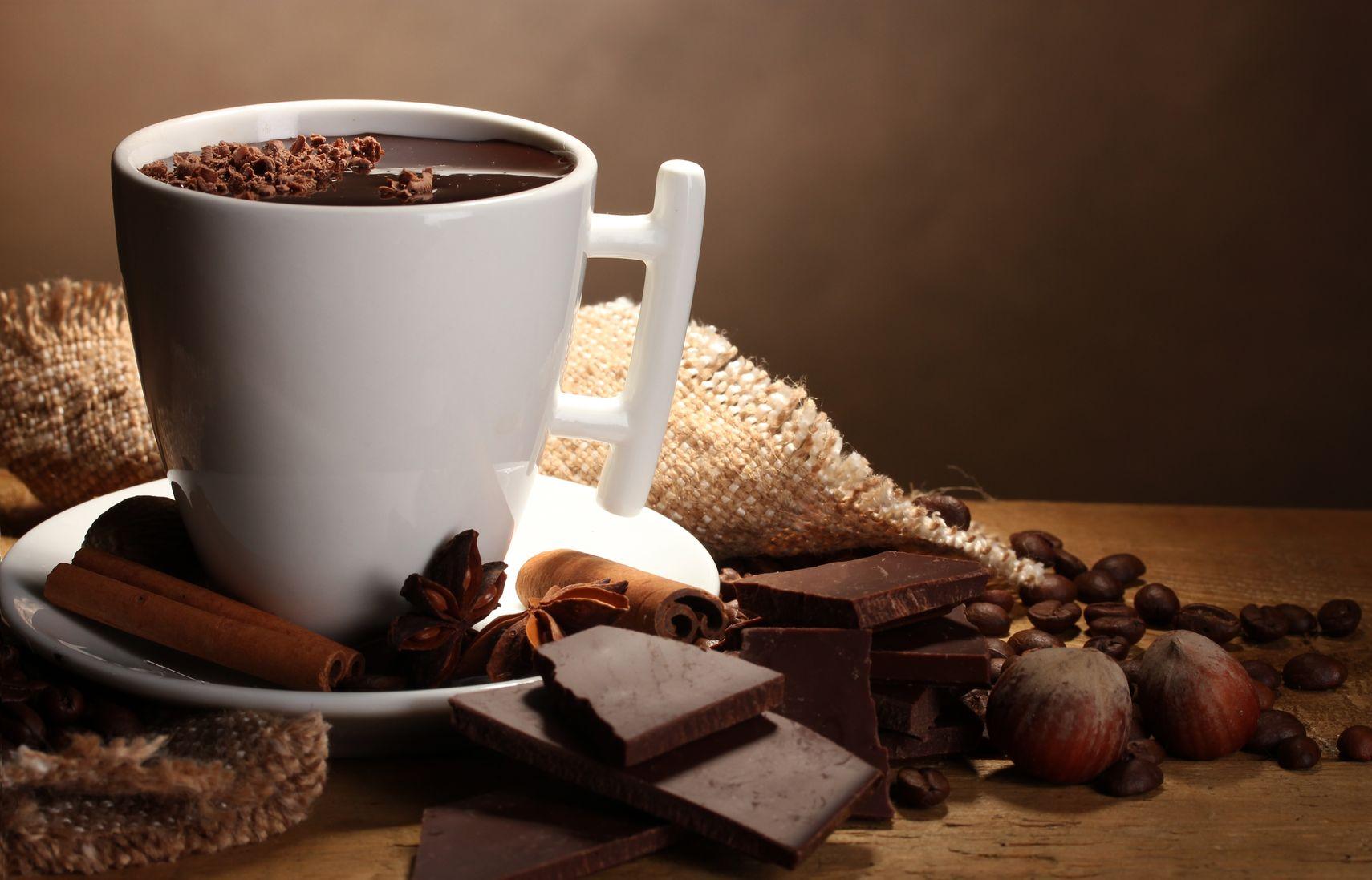 A început sezonul ciocolatei calde! Cum să prepari cea mai delicioasă băutură de iarnă
