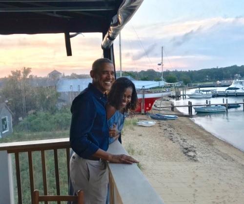 Barack şi Michelle Obama s-au felicitat reciproc la a 27-a aniversare de la căsătorie