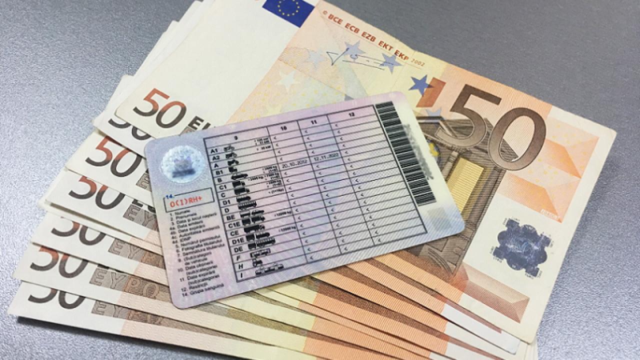 Prima condamnare la închisoare în cazul celor care au luat permisul cu bani: Tânărul dăduse 200 de euro la traseu
