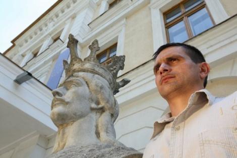 Cornel Cernoschi se consideră nepotul lui Ștefan cel Mare. Bărbatul din Suceava a ajuns la închisoare după ce i-a sfidat pe oamenii legii