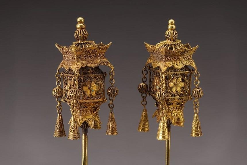 Podoabe regale din aur din perioada Wanli, dinastia Ming, în expoziţie la MNIR