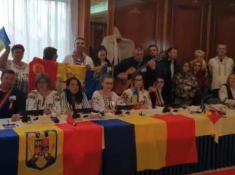 Românii din Madrid îndeamnă la vot: ”Ieși române la lumină, că mori cu dreptatea în mână/Nu mai sta pe dinafară, că rămânem fără țară!”