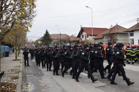 1 Decembrie e aproape! La Alba Iulia, a avut loc repetiţia generală pentru parada de Ziua Națională