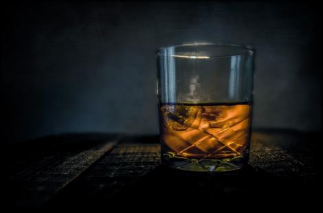 Care este diferența dintre whiskey și scotch?