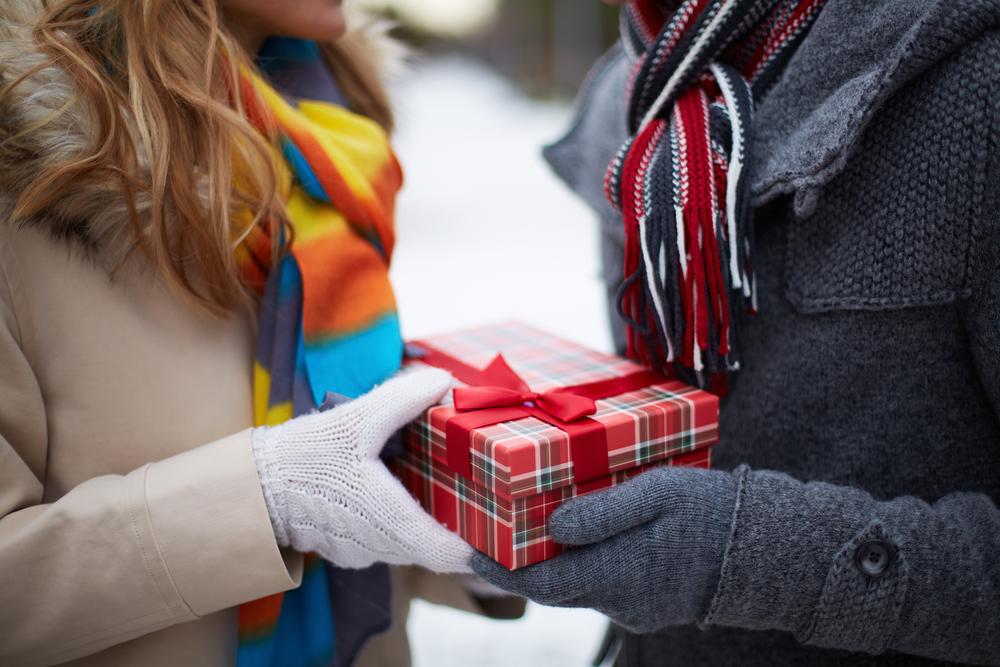 Cadouri de Crăciun - ce să le oferi femeilor importante din viața ta