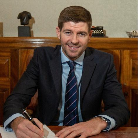 Steven Gerrard şi-a prelungit contractul cu Glasgow Rangers până în 2024