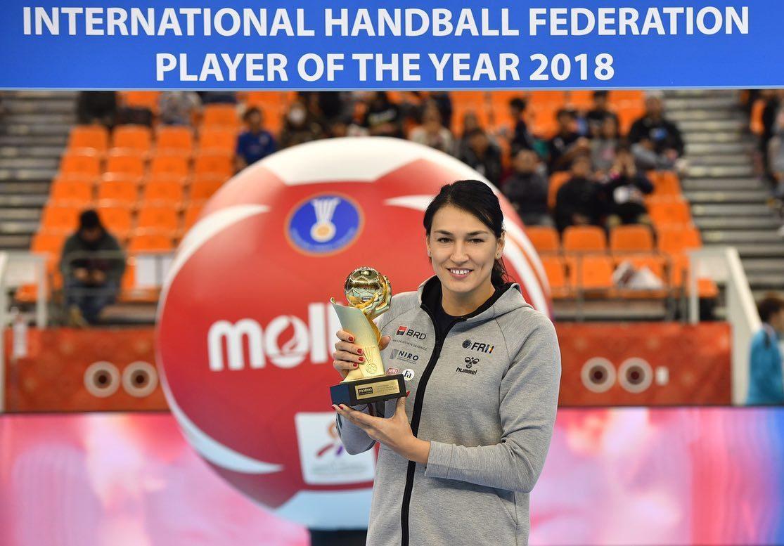 Cristina Neagu, după ce a primit trofeul pentru cea mai bună jucătoare a lumii: „Sunt mândră şi foarte bucuroasă!”