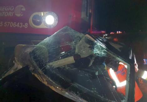 Accident feroviar în județul Timiș. Un bărbat băut a intrat cu mașina într-un tren: „Dumnezeul betivilor” există!