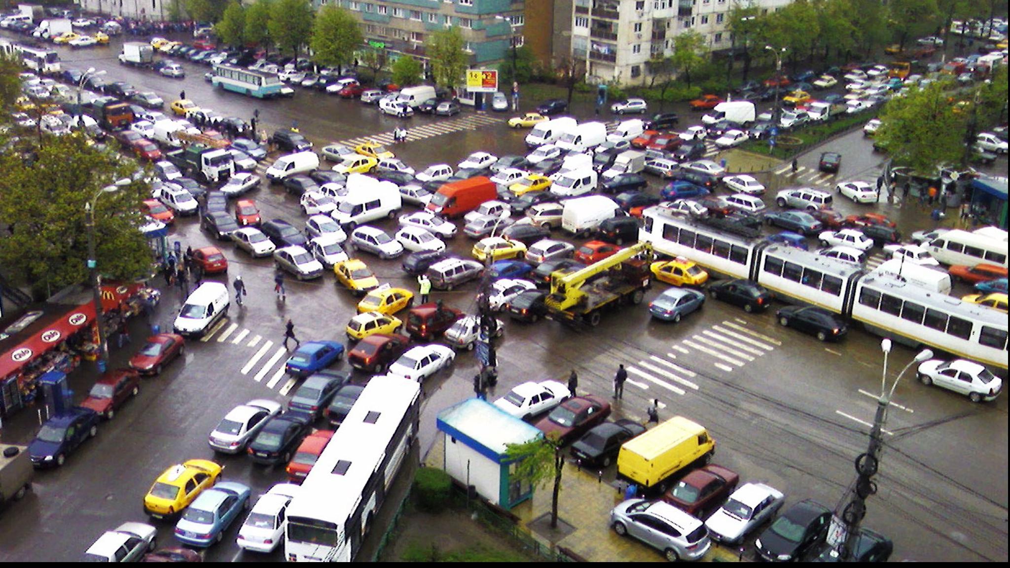 Ministrul de Interne, revoltat de traficul din Capitală: "Este infernal din cauza unora care nu gândesc"