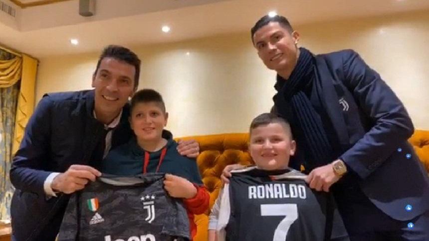 VIDEO/ Moment emoționant! Cristiano Ronaldo şi Gianluigi Buffon au vizitat doi băieței, supraviețuitori ai cutremurului din Albania