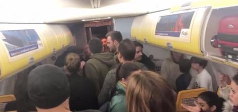 Panică uriașă într-un avion! 189 de pasageri au fost blocați timp 6 ore din cauza unei furtuni
