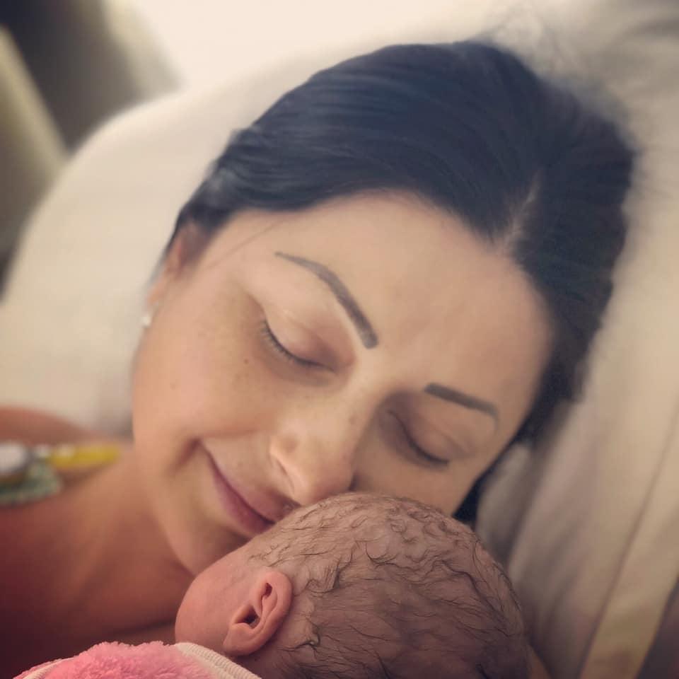 Prima fotografie cu bebelușul Gabrielei Cristea, din spital! Prezentatoarea a dezvăluit ce nume îi dă micuței! „E e frumușică și zglobie” - Foto