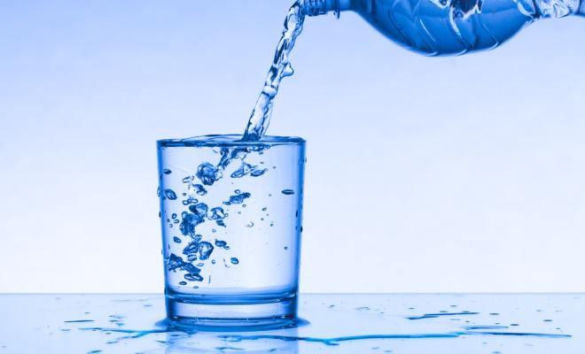 De ce apa plată e de 300 de ori mai scumpă decât cea de la robinet - Ziua Mondială a Apei