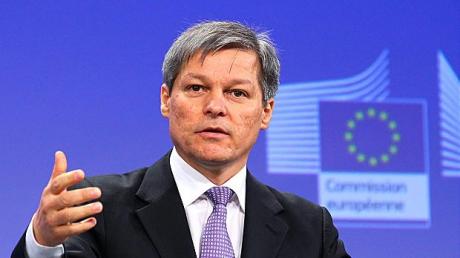 Lista USR-PLUS europarlamentare. Dacian Cioloș a depus lista completă și 500.000 de semnături la BEC