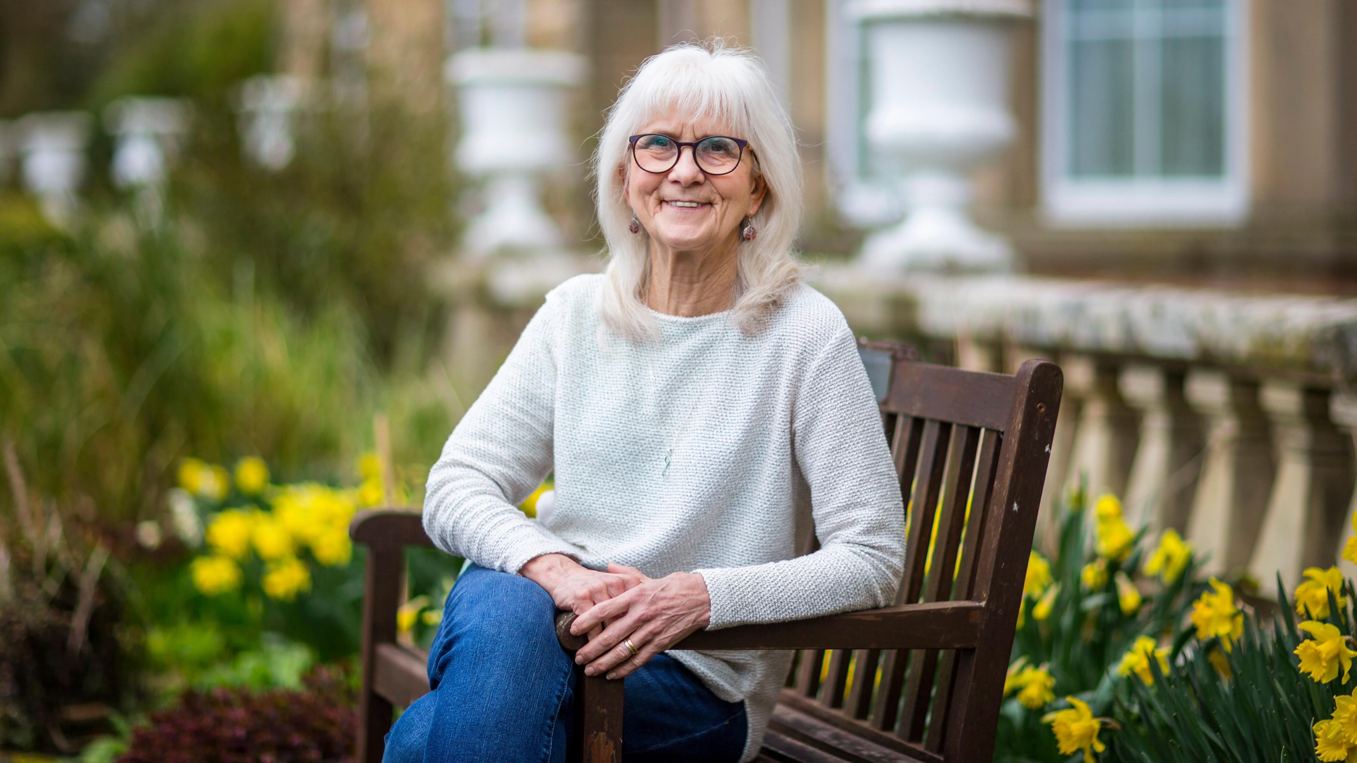 чсв певица. она удивительная женщина. она удивительная женщина. фотосессия в лодке девушка. с улыбкой бегом девушка по городу.