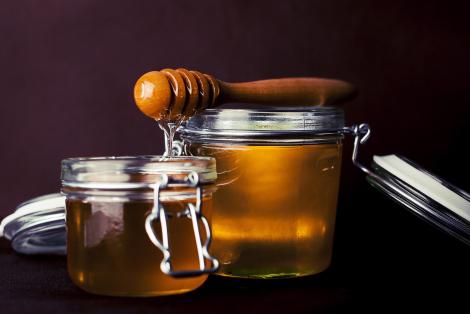 6 efecte surprinzătoare ale mierii de Manuka asupra sănătății