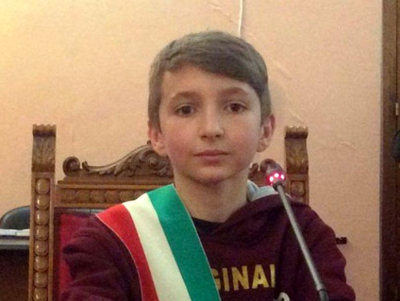 Incredibil! Un băiețel român de doar 12 ani a fost ales primar junior în Italia! În prezent se află pe prima pagină a ziarelor din străinătate