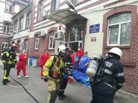 Bihor: 23 de avertismente şi o amendă, în urma unor controale ale pompierilor la spitalele din judeţ; s-au depistat căi de evacuare blocate, dar şi instalaţii nefuncţionale pentru stingerea incendiilor