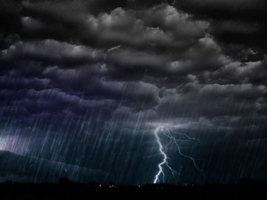 Vremea în weekend 18-19 mai 2019. Meteo București: furtuni și descărcări electrice. Vremea România