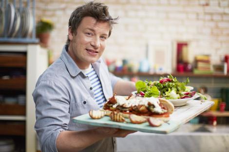 Jamie Oliver și soția lui s-au dat de gol, înainte de a lăsa 1.300 de oameni fără locuri de muncă! În cât lux trăiesc - Galerie foto