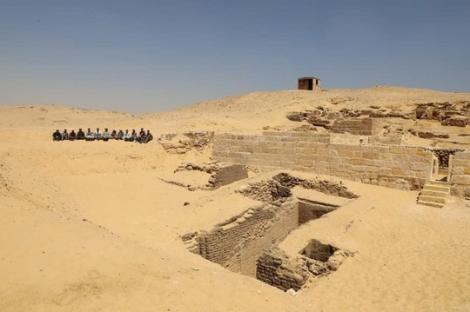 Un cimitir vechi de 4.500 de ani, descoperit în Egipt. Sicriele din lemn sunt intacte
