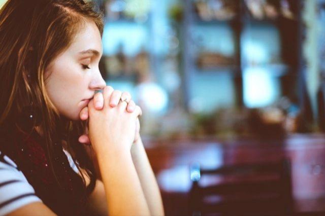 Rugăciune de ajutor la examene: ce se rostește și cum ajută