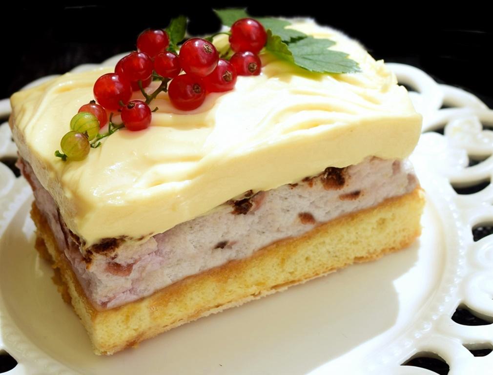 Prăjitură cu cremă de lămâie și coacăze roșii. Un desert de vară dulce-acrișor.