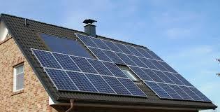 Administraţia Fondului pentru Mediu: Panourile solare pot fi instalate fără autorizaţie de construire