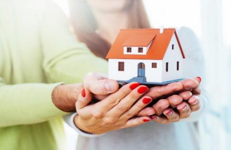 Scutire de la plata ratelor de până la trei ani, pentru românii care își cumpără o locuință prin programul ”O familie, o casă”