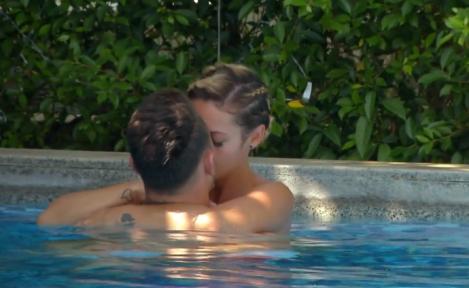 Încă o cădere în ispită, pe Insula Iubirii! Costas și Nicoleta, momente fierbinți în piscină – Video