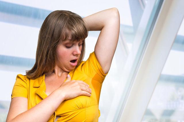 Transpirația excesivă îți dă bătăi de cap? 6 remedii eficiente și cum să le folosești