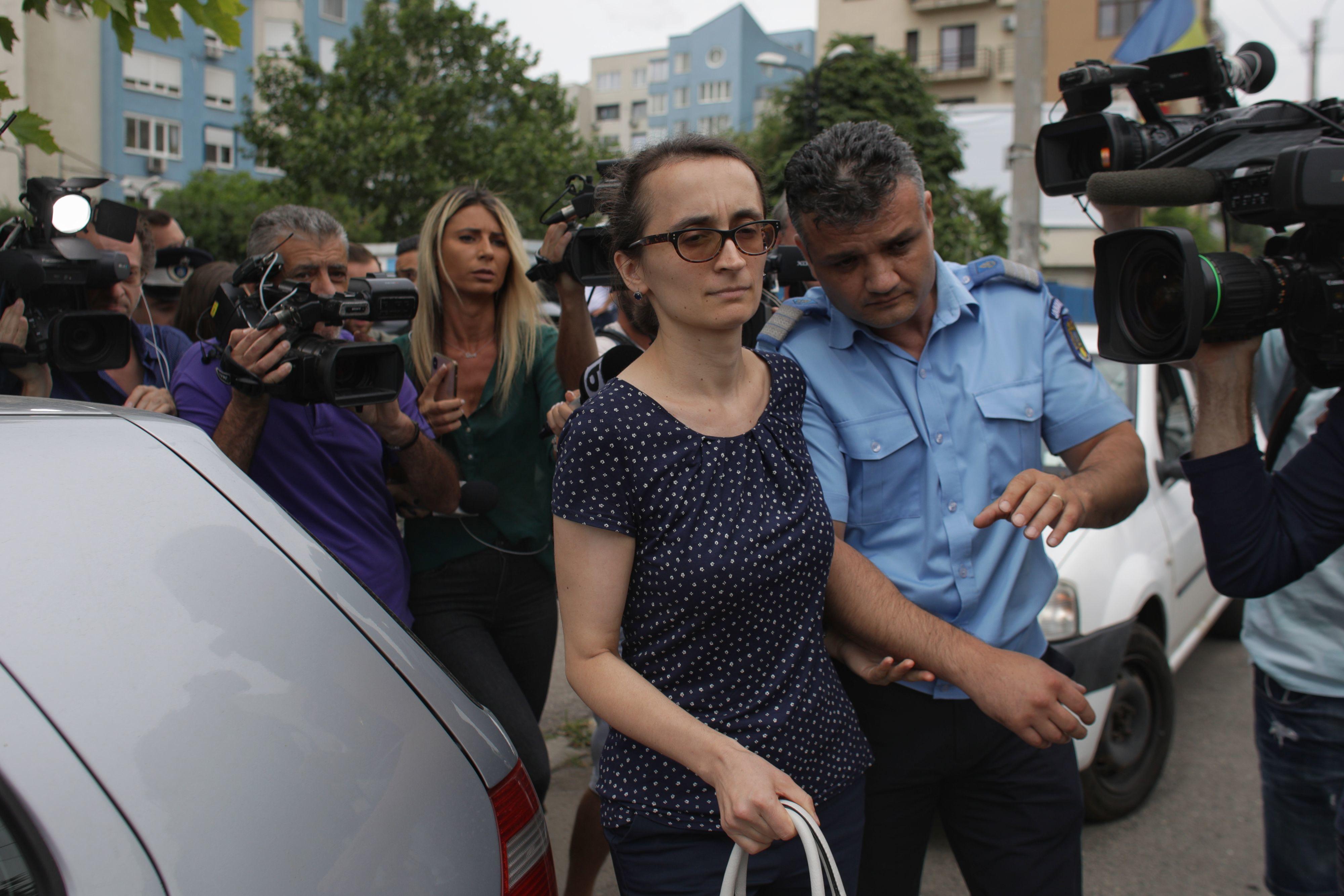 CSM a amânat pronunţarea în cazul procuroarei Maria Pițurcă, cea care a preluat brutal fetiţa de la asistentul maternal din Baia de Aramă