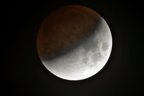 Eclipsă parțială de lună în ziua în care se împlinesc 50 de ani de la aselenizare