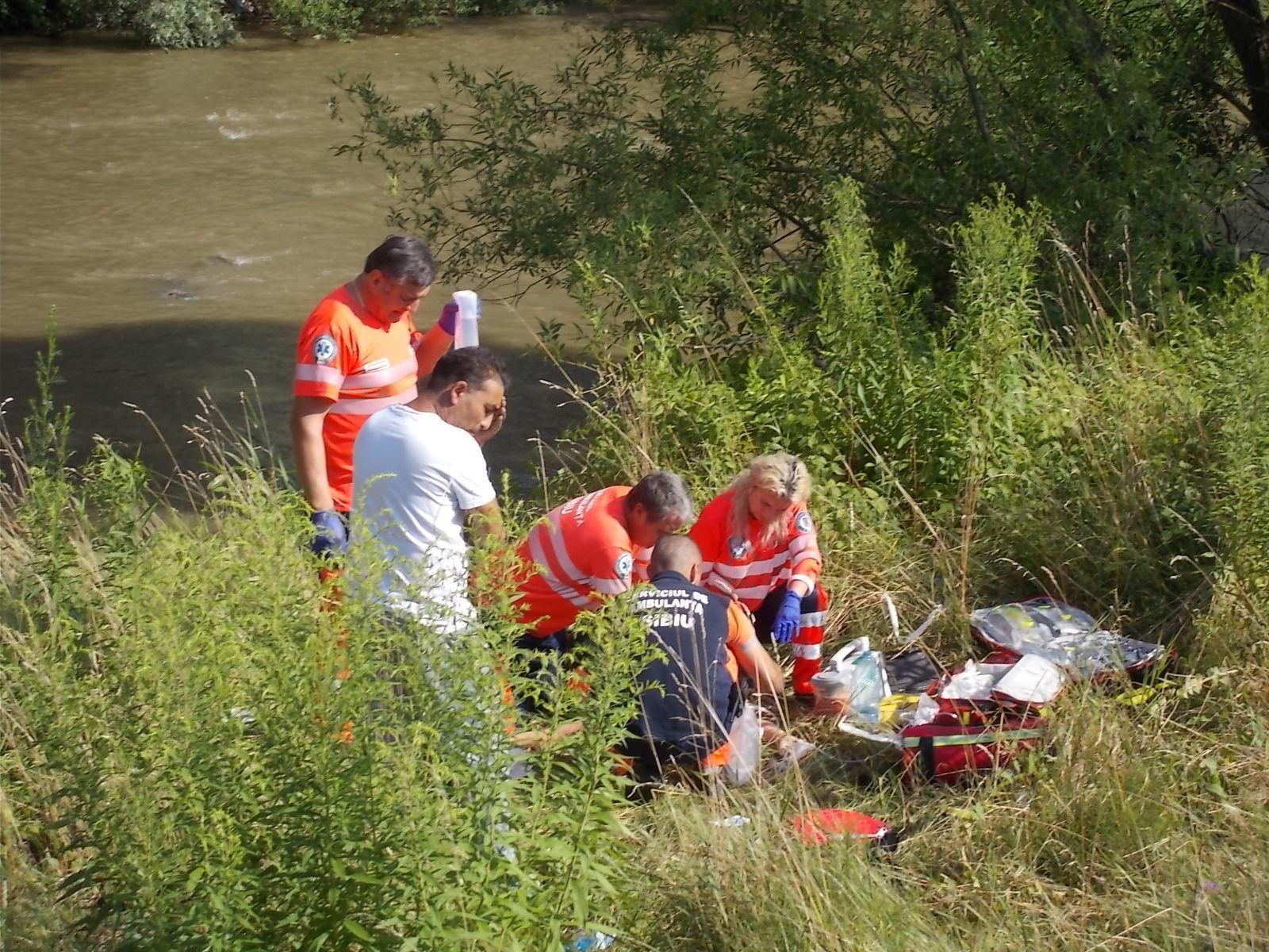 O fetiţă de 10 ani a murit după ce a căzut în râu