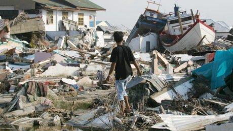 Bilanțul pagubelor provocate de seismul din Indonezia. Peste 130 de persoane au fost rănite