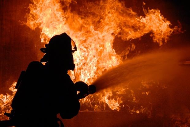 Incendiu puternic la un restaurant din Galaţi. Două persoane au ajuns la spital, iar 38 de locatari au fost evacuați