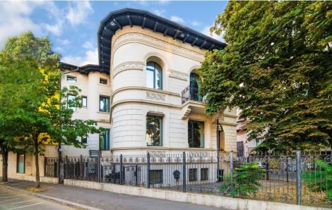 Un fost sediu al Liceului „Nicolae Tonitza” şi casa negustorului Ghiţă S. Popescu, scoase la vânzare