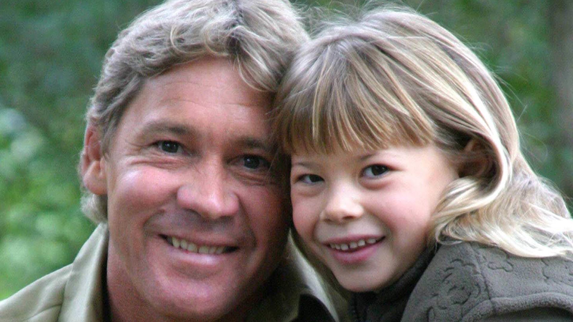 O mai știi pe fiica lui Steve Irwin? A împlinit 21 de ani și s-a logodit de ziua ei! „El este iubirea vieții mele!” – Foto