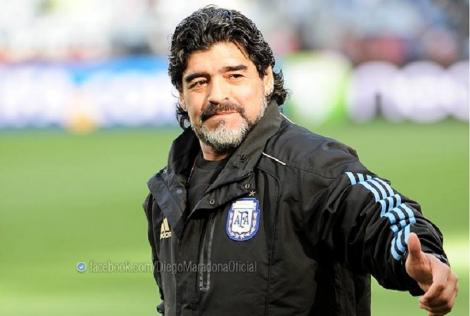 Maradona a fost operat la genunchiul drept. Intervenția a fost un succes