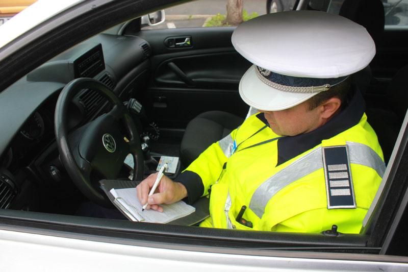 Codul Rutier ar putea fi modificat! Șoferii care folosesc telefonul la volan, sancționați drastic! Amenzile se vor dubla!