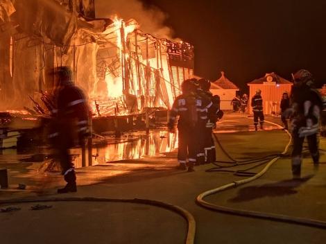 Incendiul de la clubul din Mamaia a fost provocat de un aragaz lăsat nesupravegheat