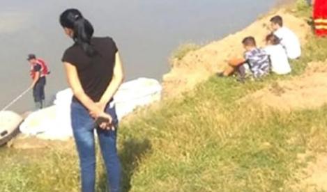 Tragedie imensă! Un copil care abia împlinise 14 ani s-a înecat în râul Buzău. „Au băgat cupa excavatorului ca să-l scoată”