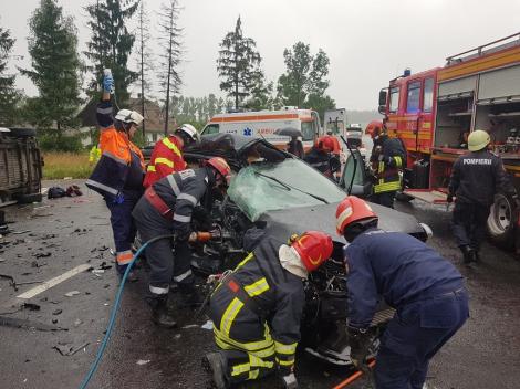 Accident pe DN1, la ieşirea din Vlădeni spre Braşov; patru persoane sunt rănite, dintre care una este în stop cardio-respirator
