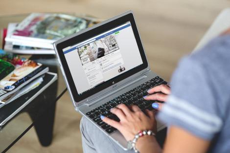 Facebook lansează o opţiune ce permite utilizatorilor să gestioneze datele personale despre activitatea online în afara reţelei de socializare