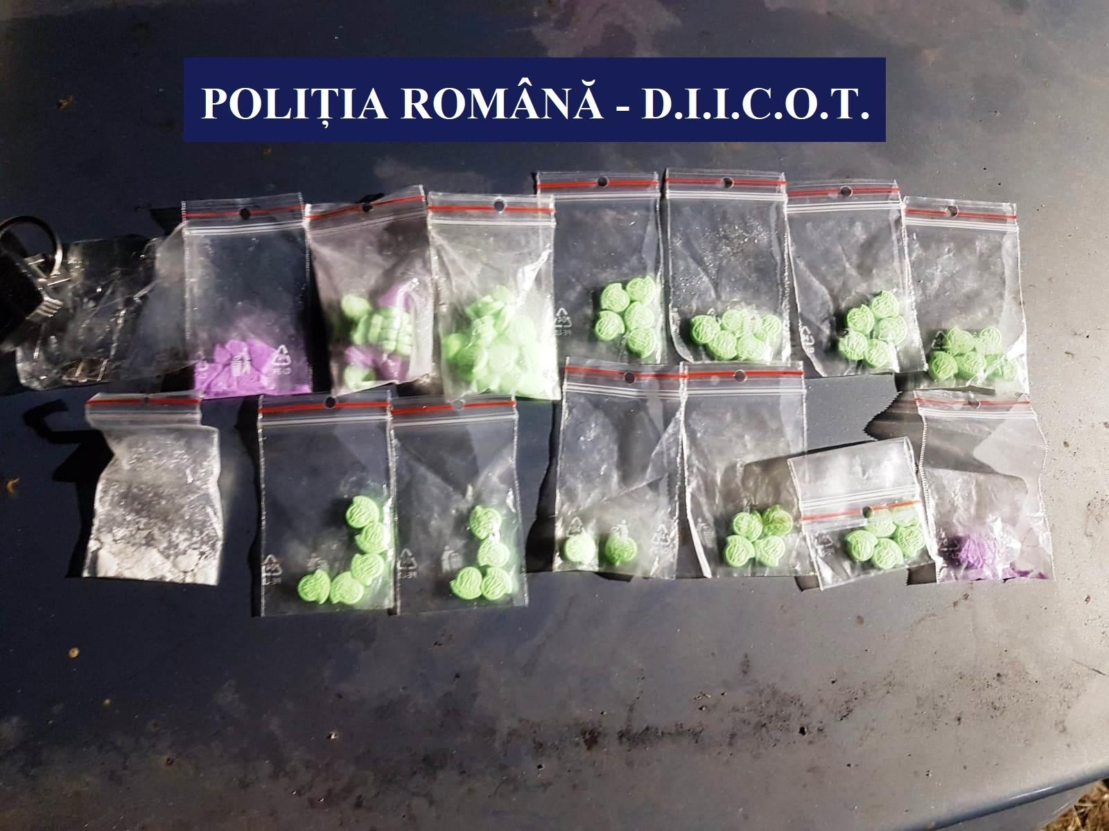 Doi bărbaţi au fost arestaţi preventiv după ce au încercat să vândă droguri într-un club din Mamaia