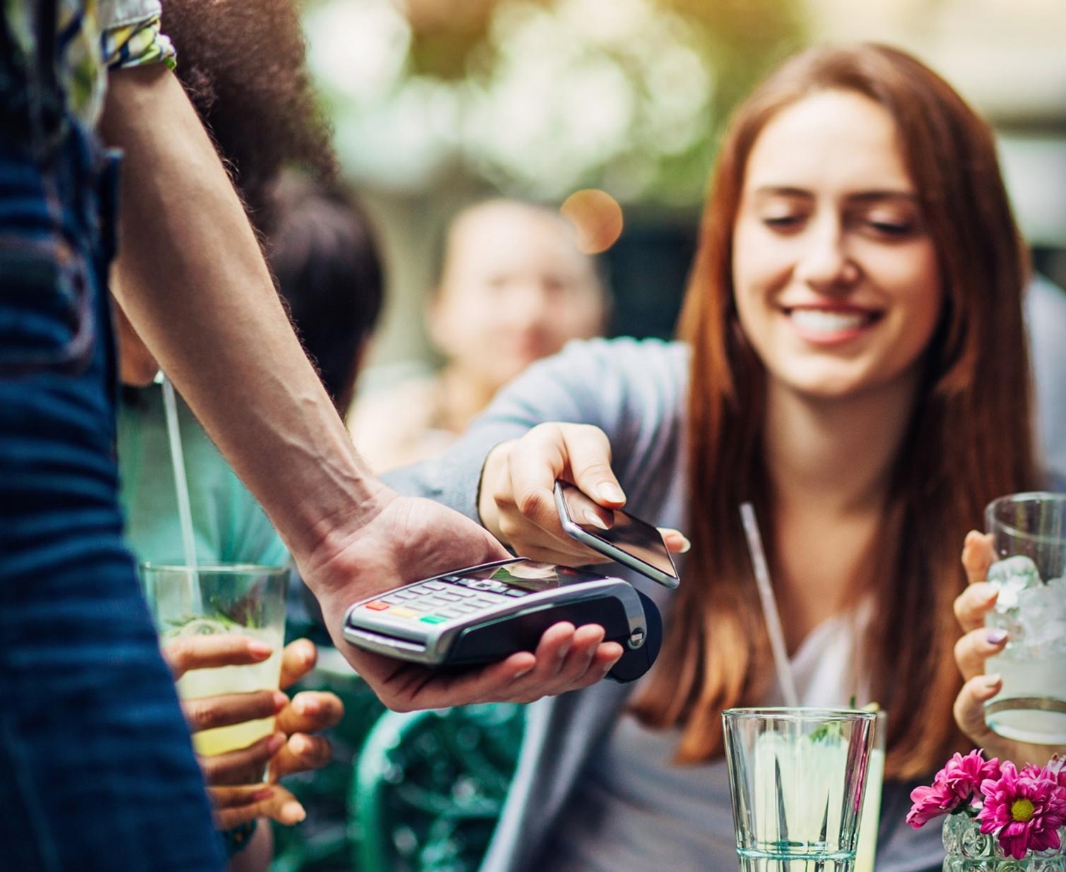 Mastercard şi Dedeman lansează o campanie dedicată plăţilor electronice în magazine