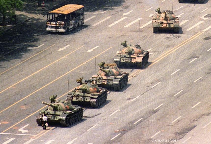 Charlie Cole, unul dintre fotografii care au captat pe film imaginea bărbatului în faţa tancurilor din Piaţa Tiananmen, a murit