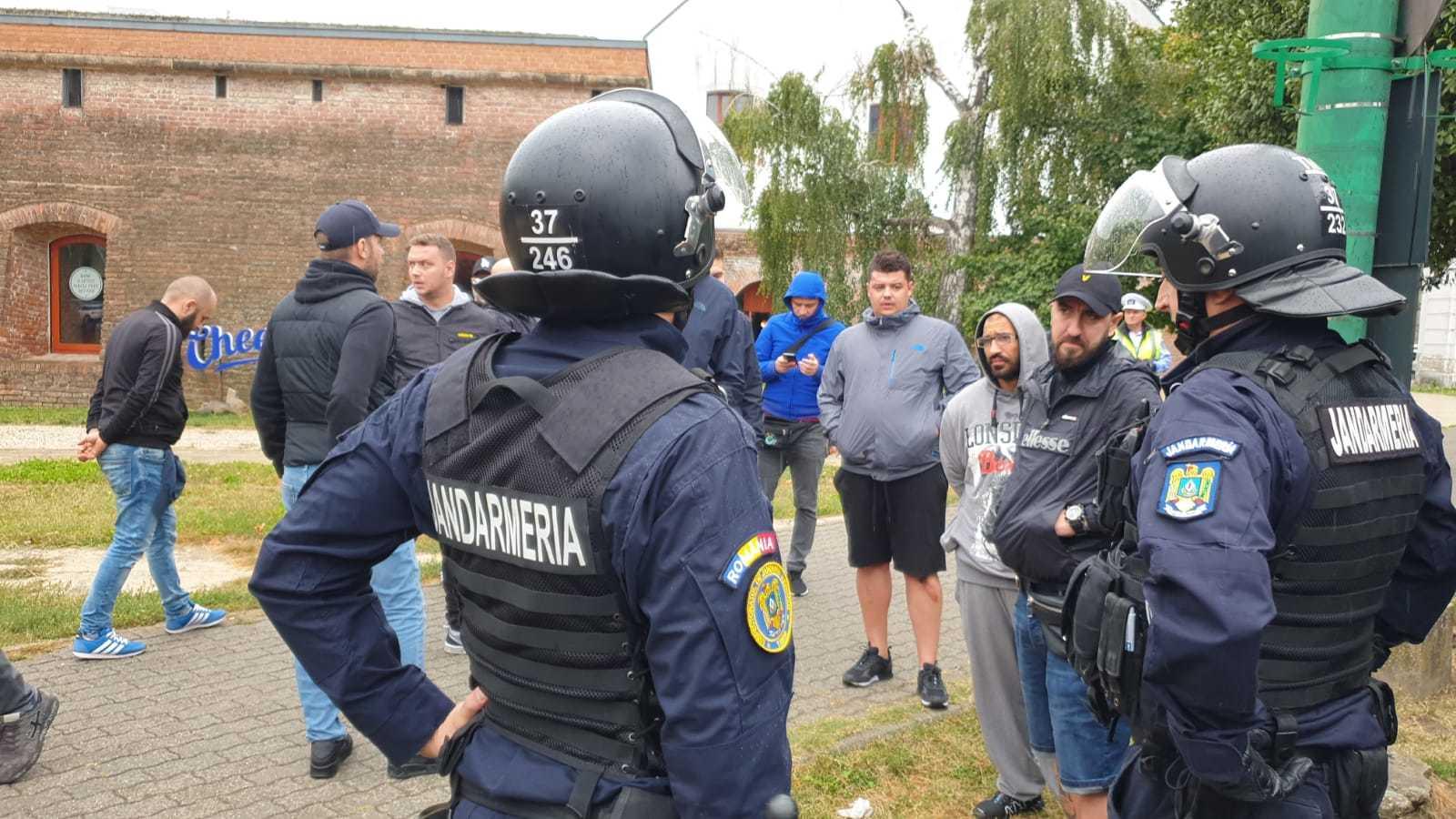 Timişoara: Scandal între suporteri ai echipelor de fotbal Dinamo Bucureşti şi Poli Timişoara